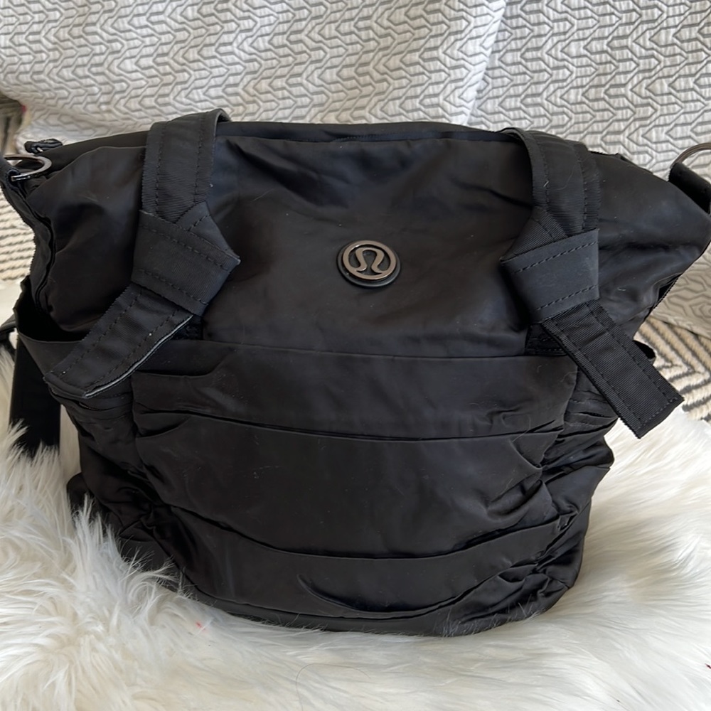 Lululemon workout bag!! - Picture 2 of 16